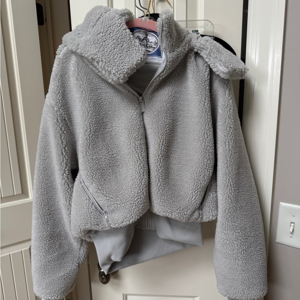 Alo Foxy Sherpa Jacket